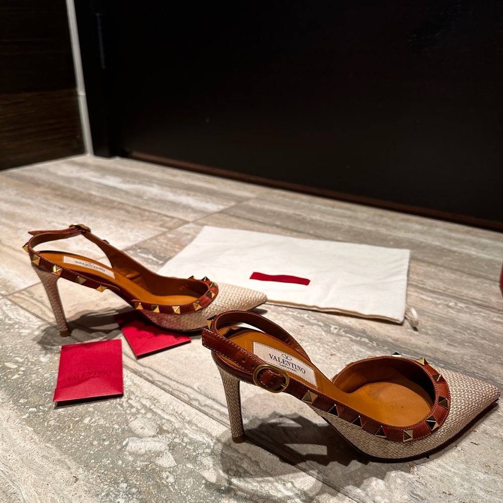 Valentino Garavani Cream and Brown Slingback Heels - Picture 5 of 6